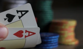 Casinospellen huren en het leukste uitje voor je vrienden organiseren bij jouw thuis.